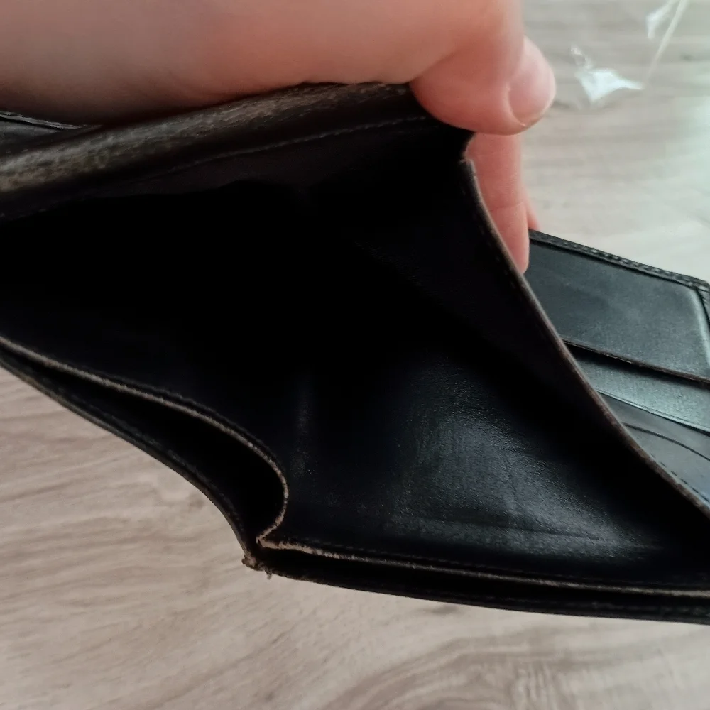 LOUIS VUITTON LV Epi Wallet Bi-Fold Leather Black